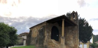 Capilla de la Santa Cruz en Cangas de Onis, situada sobre un dolmen del IV milenio a.C. Asturias.