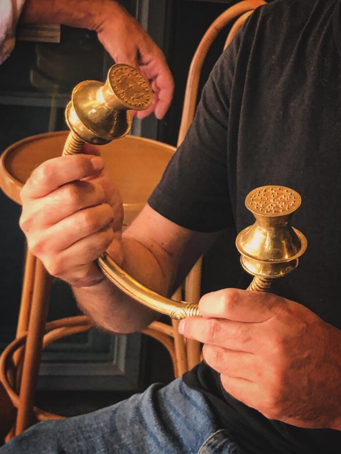 La primera réplica del torques de Cavandi, hecha por Arsgentum