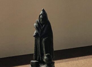 Figurilla de encapuchado de Astorga (¿genii cucullati?) Museo de los Caminos.
