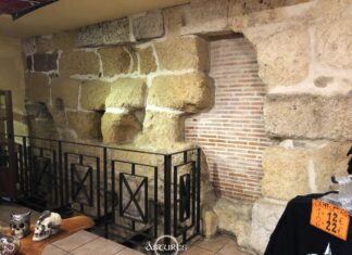 Restos de la fachada de una de las torres (izquierda) que flanqueaban la puerta pretoriana del campamento de la Legio VII en León.