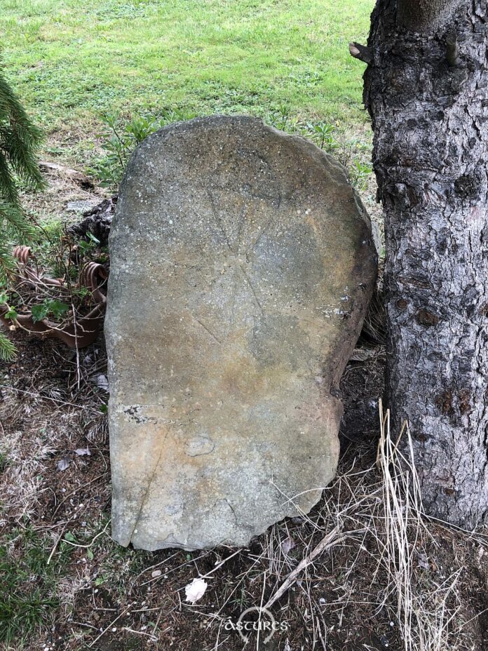 Estela procedente del centro-oriente de Asturias Estela procedente del centro-oriente de Asturias