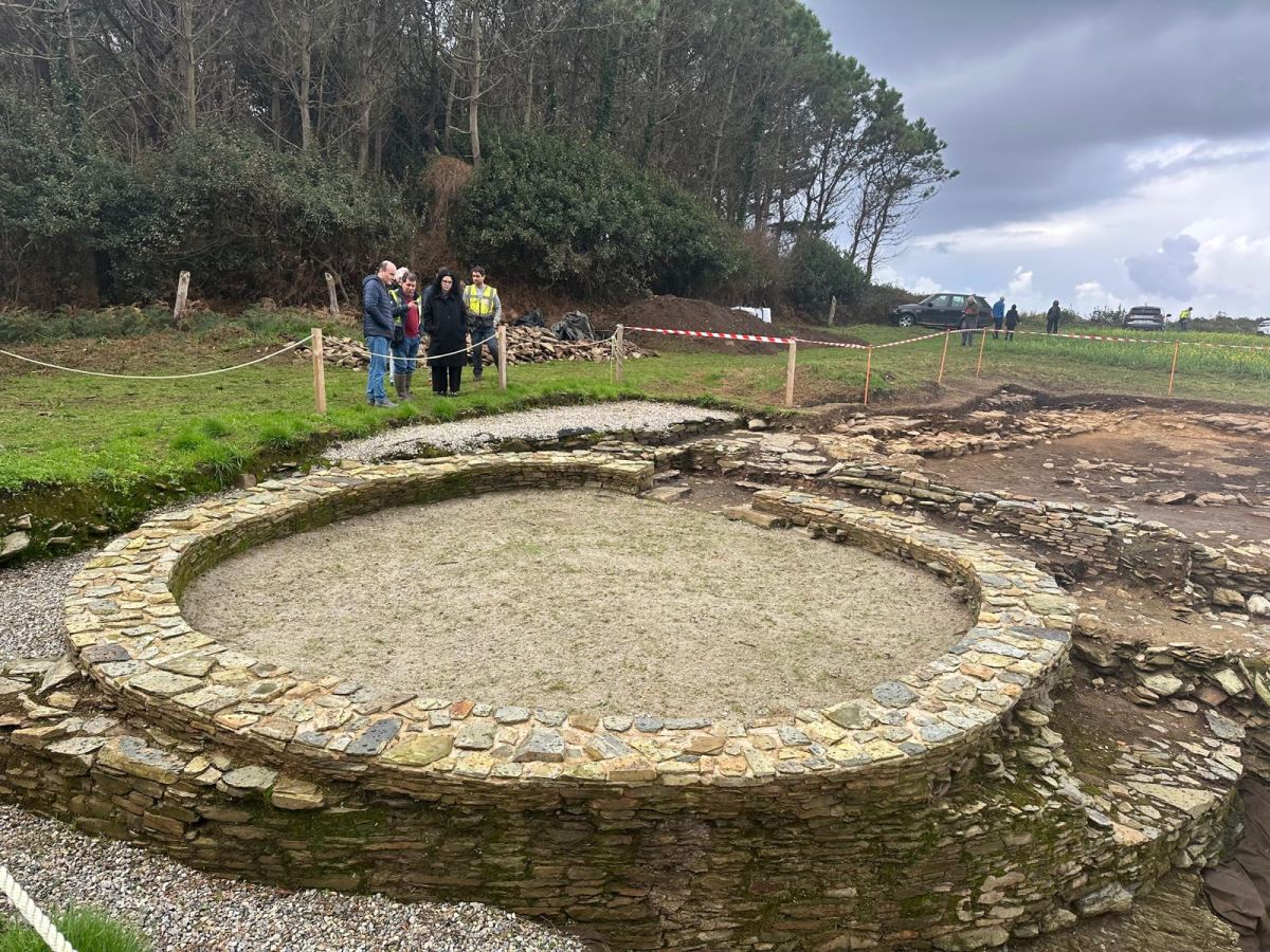Edificación C1, castro del Esteiro, Tapia de Casariego. Foto Consejería de Cultura del Principado de Asturias. Edificación C1, castro del Esteiro, Tapia de Casariego. Foto Consejería de Cultura del Principado de Asturias.