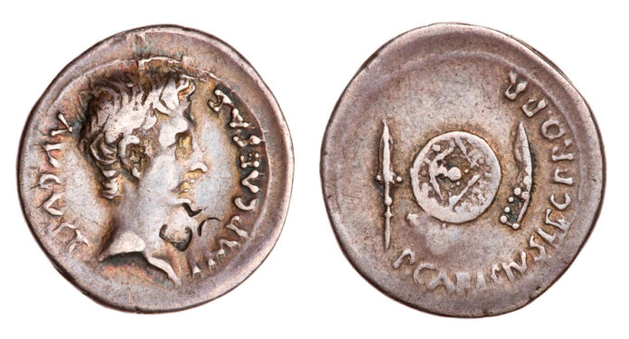 Denario de Emerita. P. Carisio. armamento astur. Foto. American Numismatic Society Denario de Emerita. P. Carisio. armamento astur. Foto. American Numismatic Society