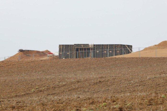 Una construcción (edificio de conversores) del Centro Arqueológico de Lancia. Foto Diario de León.