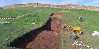 Nuevo foso descubierto en la Campa Torres durante la Fase III del proyecto Campa. Fotografía museos arqueológicos de Gijón / Xixón