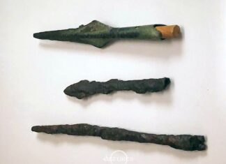 ¿Eran pacíficas las sociedades del NO peninsular en la Edad del Hierro? Hacia un nuevo enfoque Puntas de lanza y proyectiles de los astures transmontanos. Arriba Tineo, abajo ría de Villaviciosa. Museo Arqueológico de Asturias.