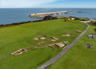 Piezas sueltas. Fase III del proyecto Campa Vista aérea de la Campa Torres, 2025. Foto Museos Arqueológicos de Gijón / Xixón