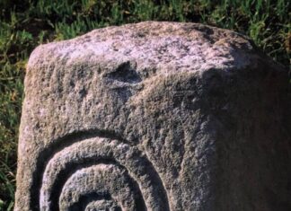 Estela de Picu Faéu. Foto de Ignacio Hevia Llavona