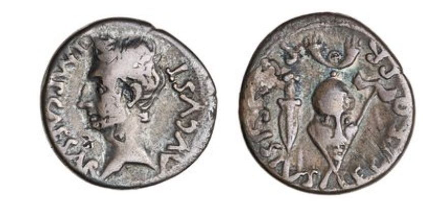 Denario de Emérita. Armas vencidos. 25-23 a.C. Foto. American Numismatic Society