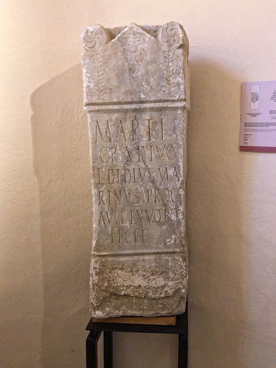 Estela dedicada a Marte Gradivo por Lucio Didio Marino en Asturica Augusta. Museo de los Caminos, Astorga.