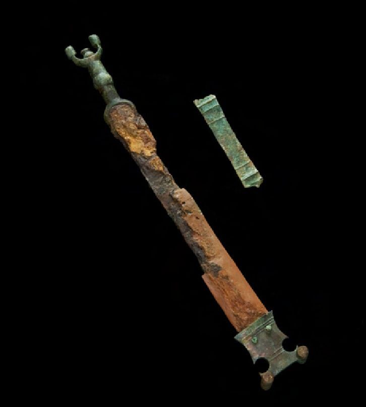 Puñal de antenas de Taramundi. Siglo VII a.C. Catálogo del Museo del Chao Samartín.