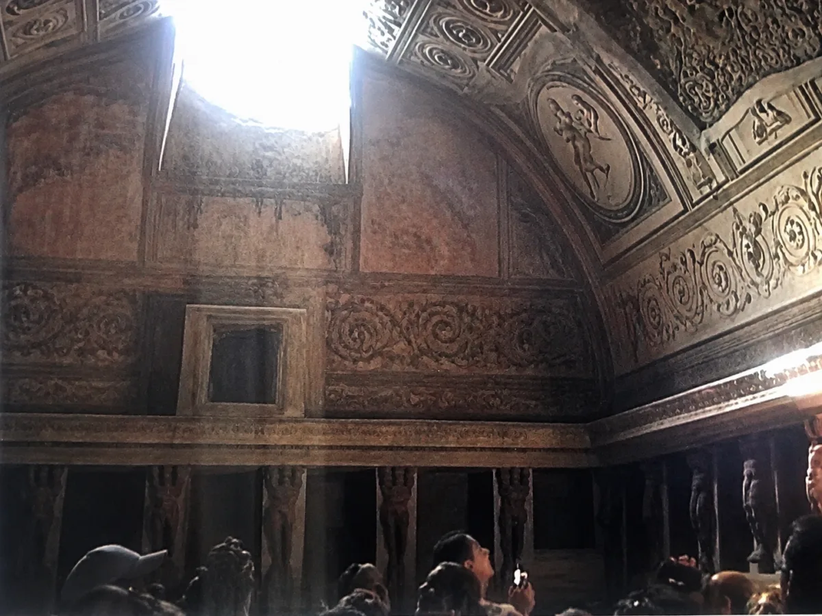 Tepidarium de las termas del foro de Pompeya. Foto del autor, 2005