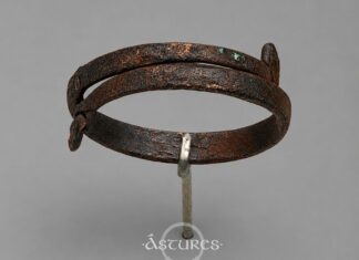 Piezas sueltas: un brazalete de bronce… o quizá un recogedor de pelo Un posible coletero, o recogedor de pelo de época castreña. Museo arqueológico de Asturias