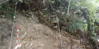 Sondeo y tramo visible de la muralla del castro de Les Mueles, Aller. Foto Fanjul Peraza