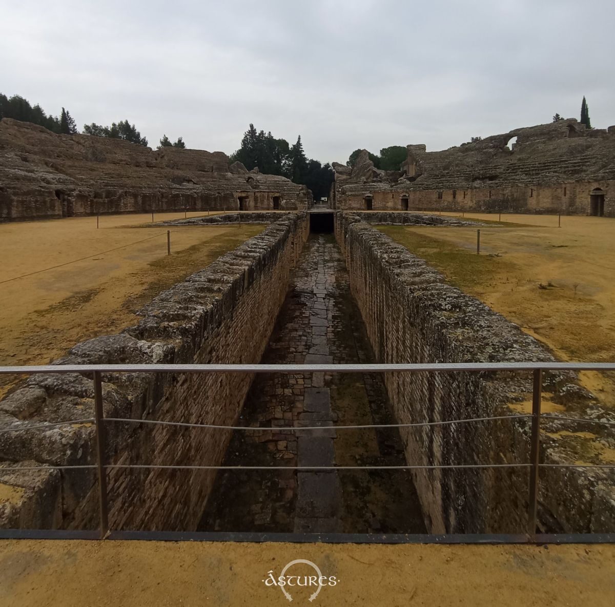 Foso del anfiteatro bajo la arena. Itálica