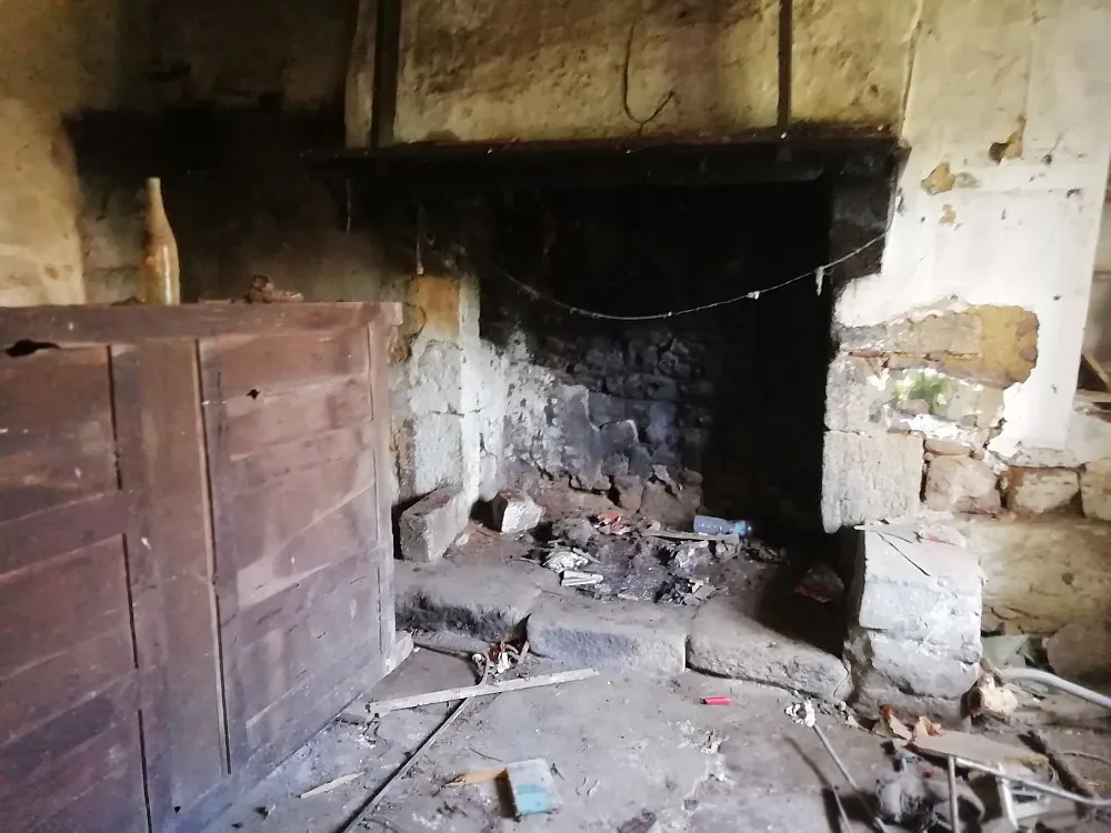 Interior de una granja bretona abandonada. 2019