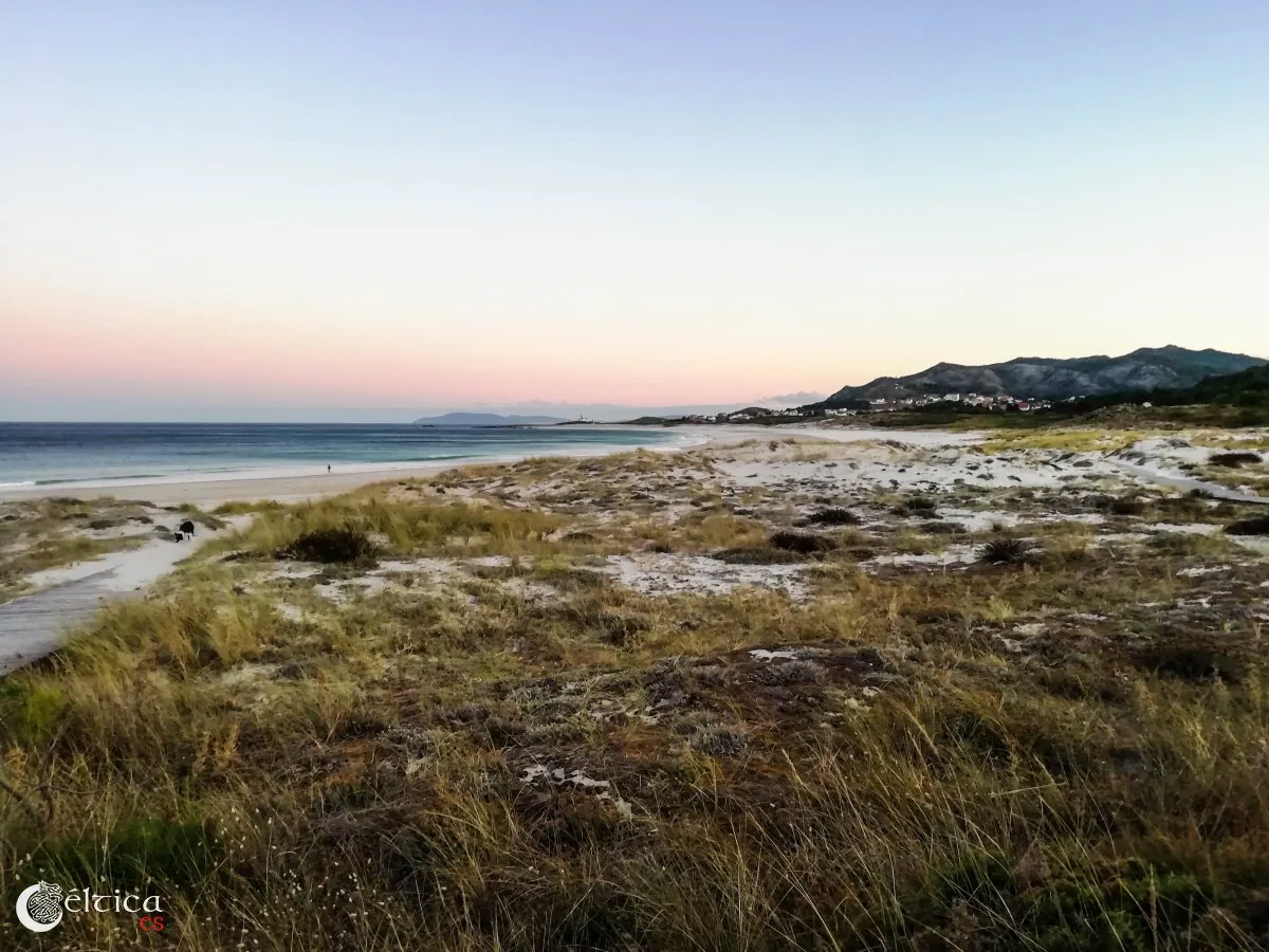 El cabo de más al fondo es Fisterra