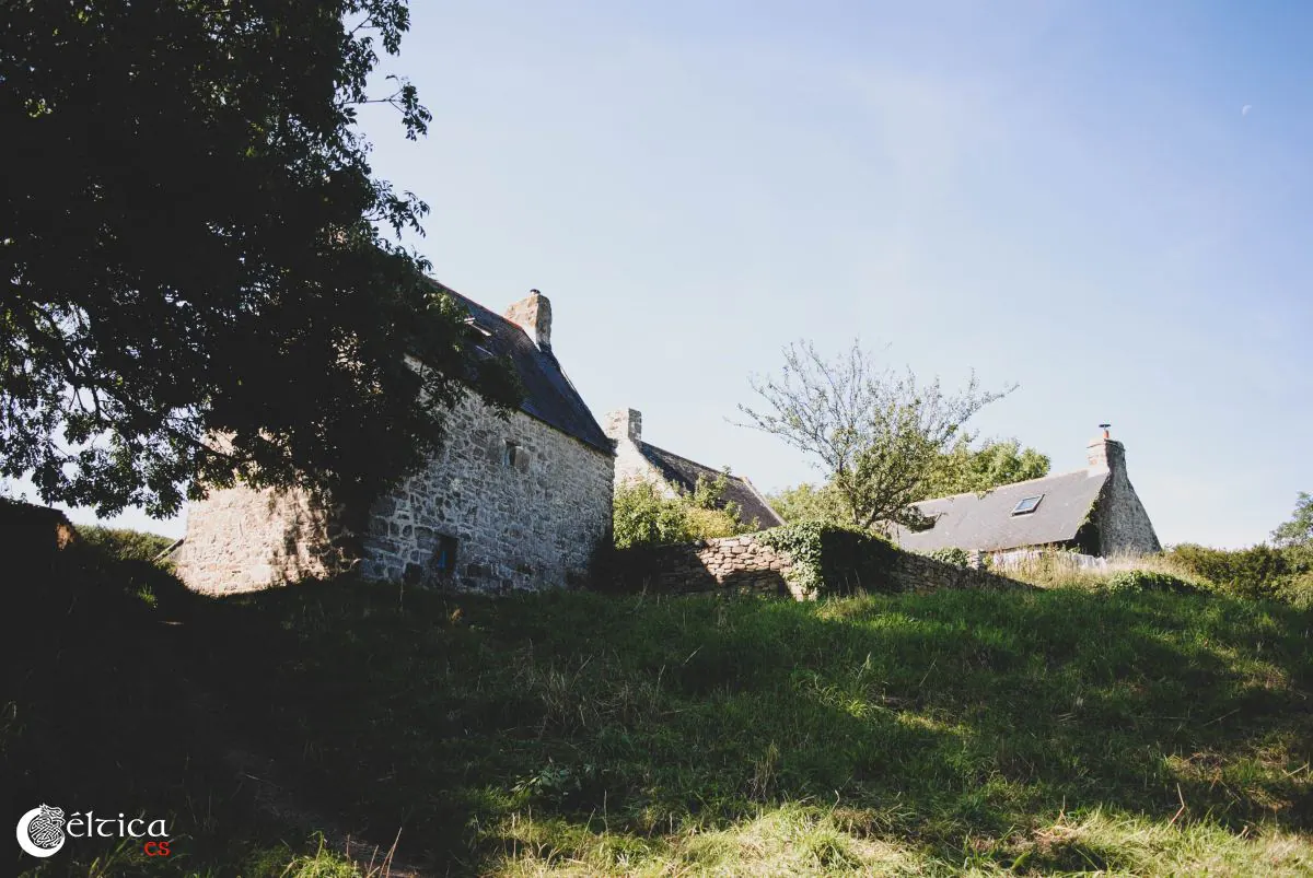 Construcciones tradicionales en Les Plomarch, Douarnenez. Esta es una residencia de pintores.