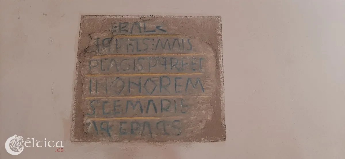 “ERA C… IQ V K(a) L(enda) S: MAI(a)S P(e)LAGI(u)S P(resbi)T IN ONOREM S(an)C(t)E MARIE MATRE PACES”