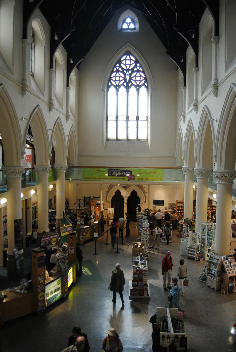 Interior de la oficina de turismo de Dublín.