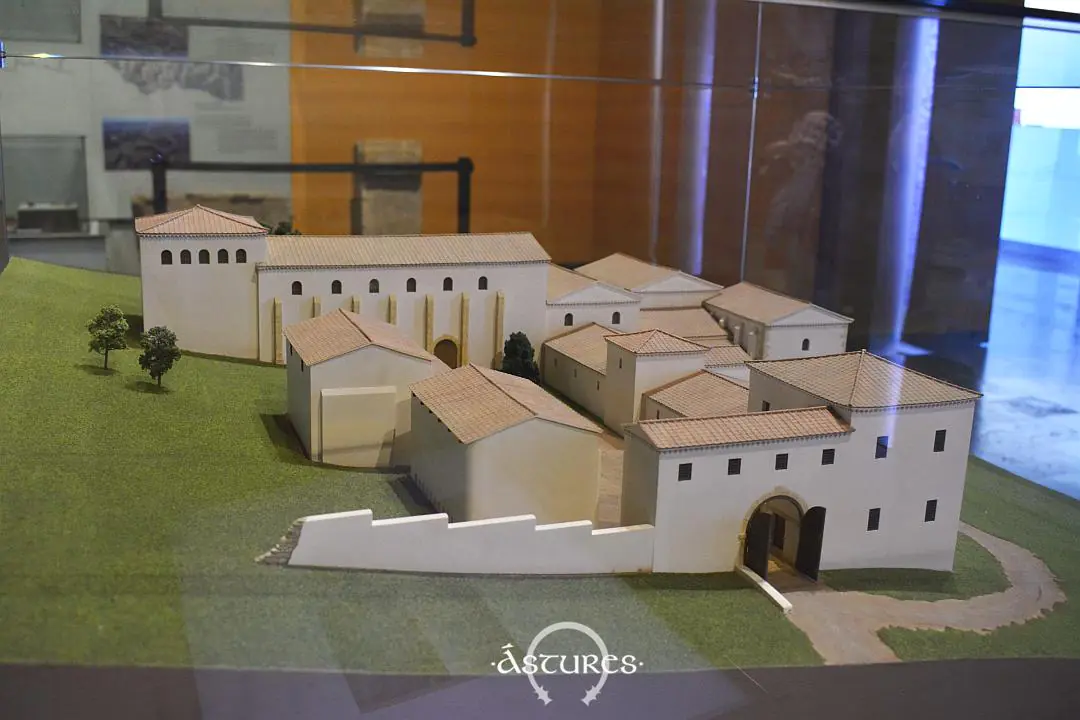 Maqueta de la villa en su plenitud. En primer plano la entrada. Museo de la Villa de Veranes.