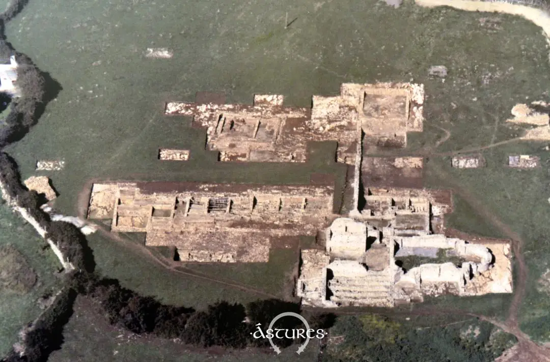 La villa de Veranes durante las primeas fases de excavación. Todavía no existía el edificio que contiene ahora la sala del mosaico. Museo de la Villa de Veranes.