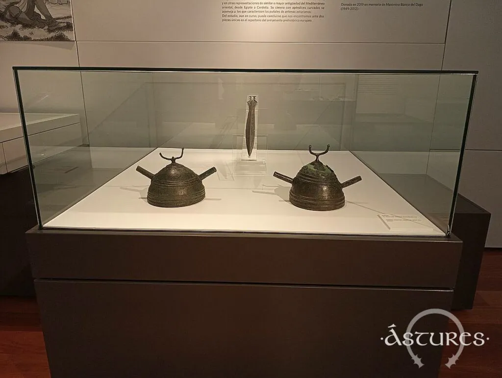 Cascos de Ribadesella y espada de Sobrefoz. Museo Arqueológico