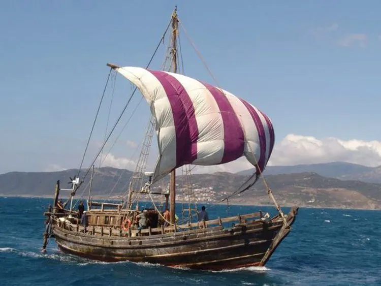 Réplica de barco fenicio.