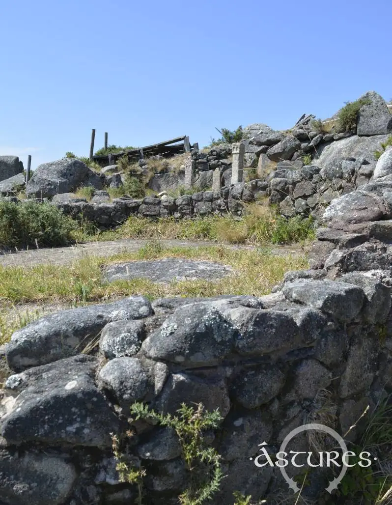 Réplicas de las estelas de Monte do Facho.