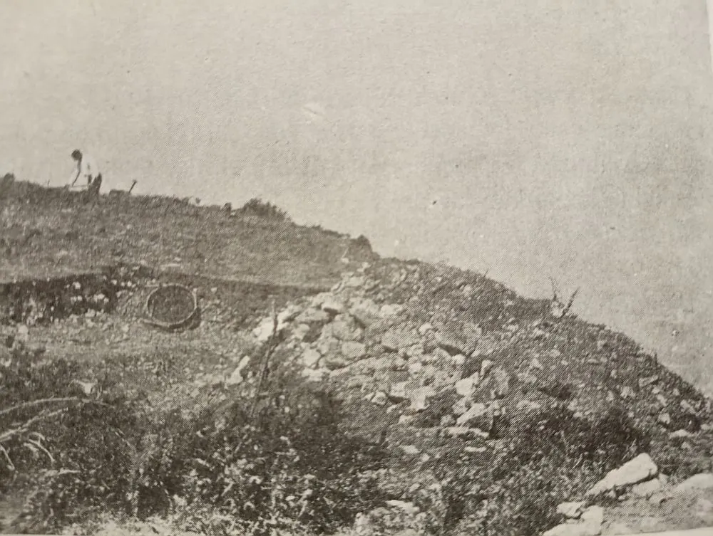 Excavación del Picu'l Castru de Caravia. 1918. Fotografía de El libro de Caravia.