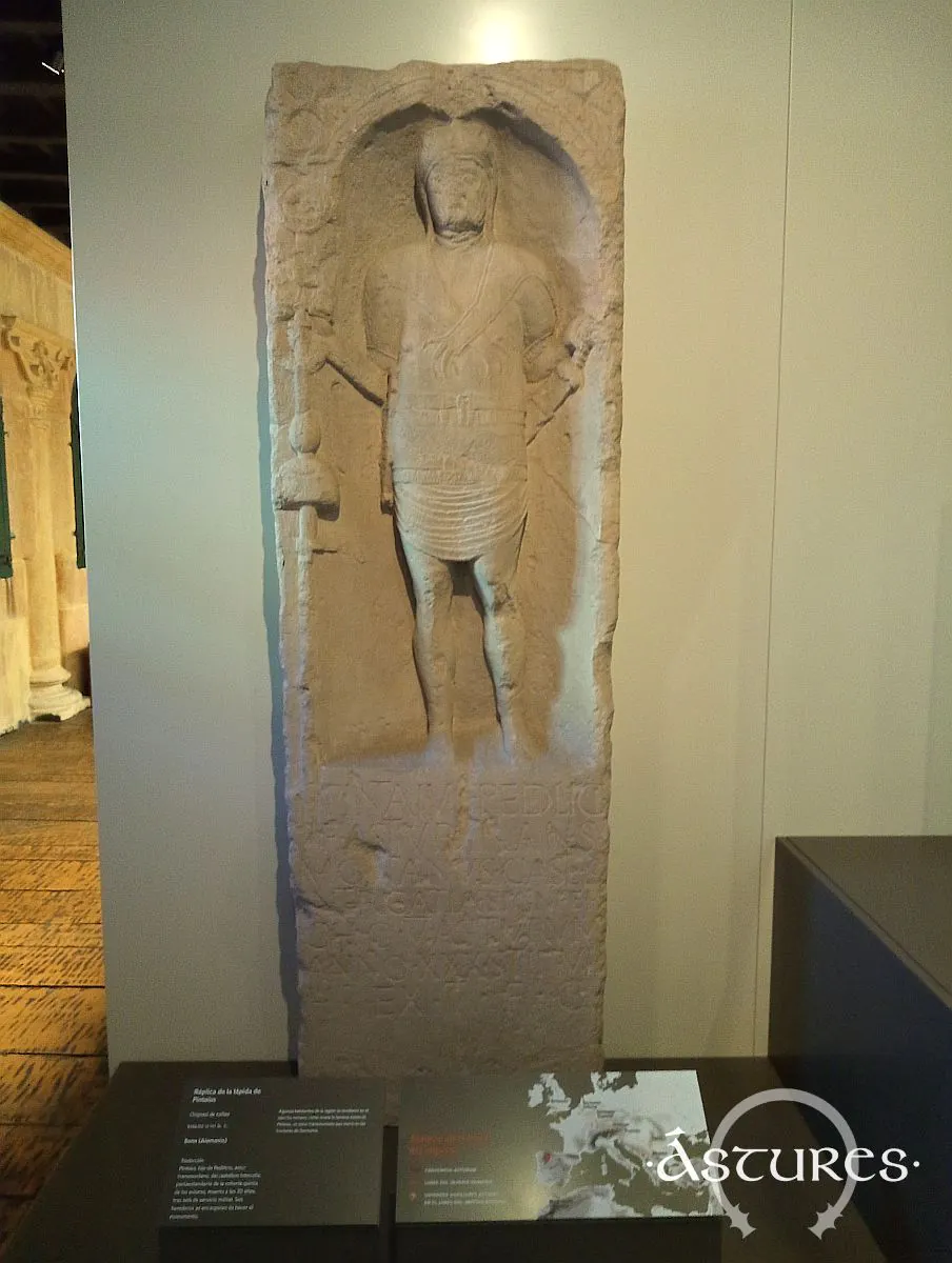 Réplica de la estela de Pintaius. Museo Arqueológico de Asturias.