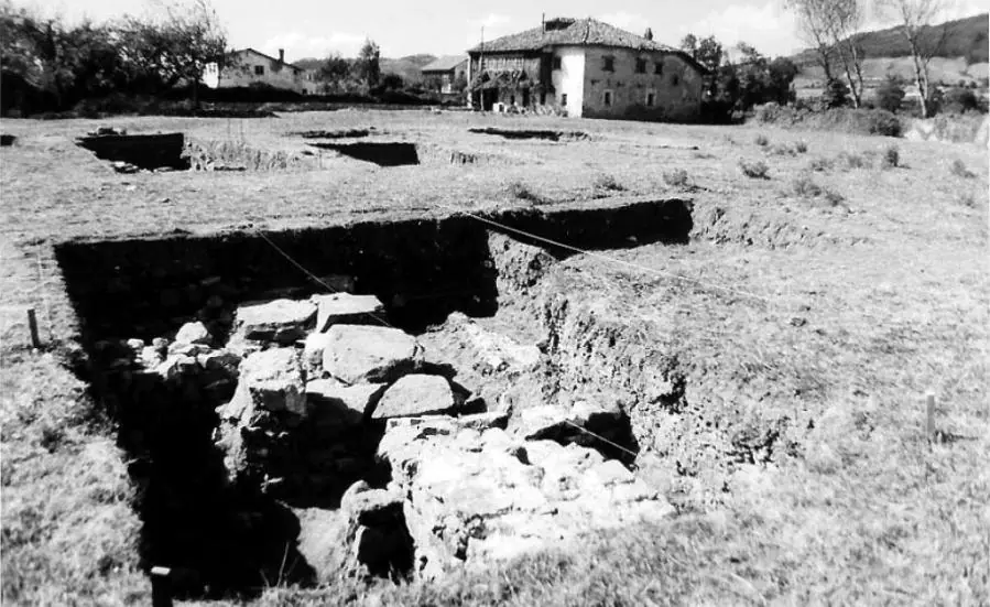 Excavaciones Lucus Asturum, en la Rectoral. 1981. Foto La Nueva España