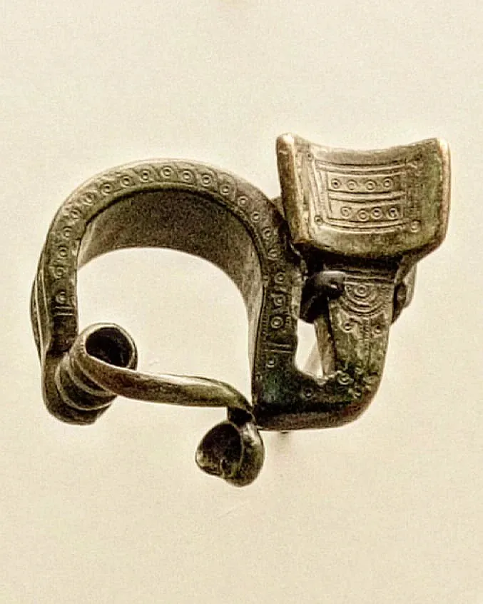Fíbula de torrecilla astur. Museo Arqueológico de Asturias