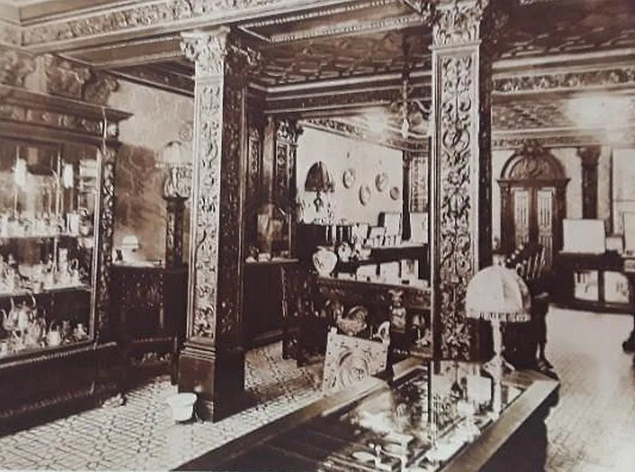 Joyería de Pedro Álvarez en la época en la llegó el torques de Langreo. Estaba en la calle Uría nº4 