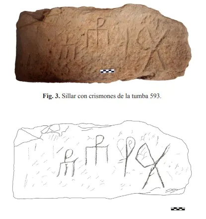 Crismones de la tumba 593 de Veranes. (Ochoa, 2013)