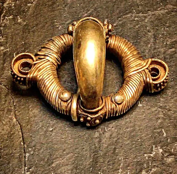 Fíbula anular hispánica procedente de San Martín de Torres, León. Réplica del Museo de León