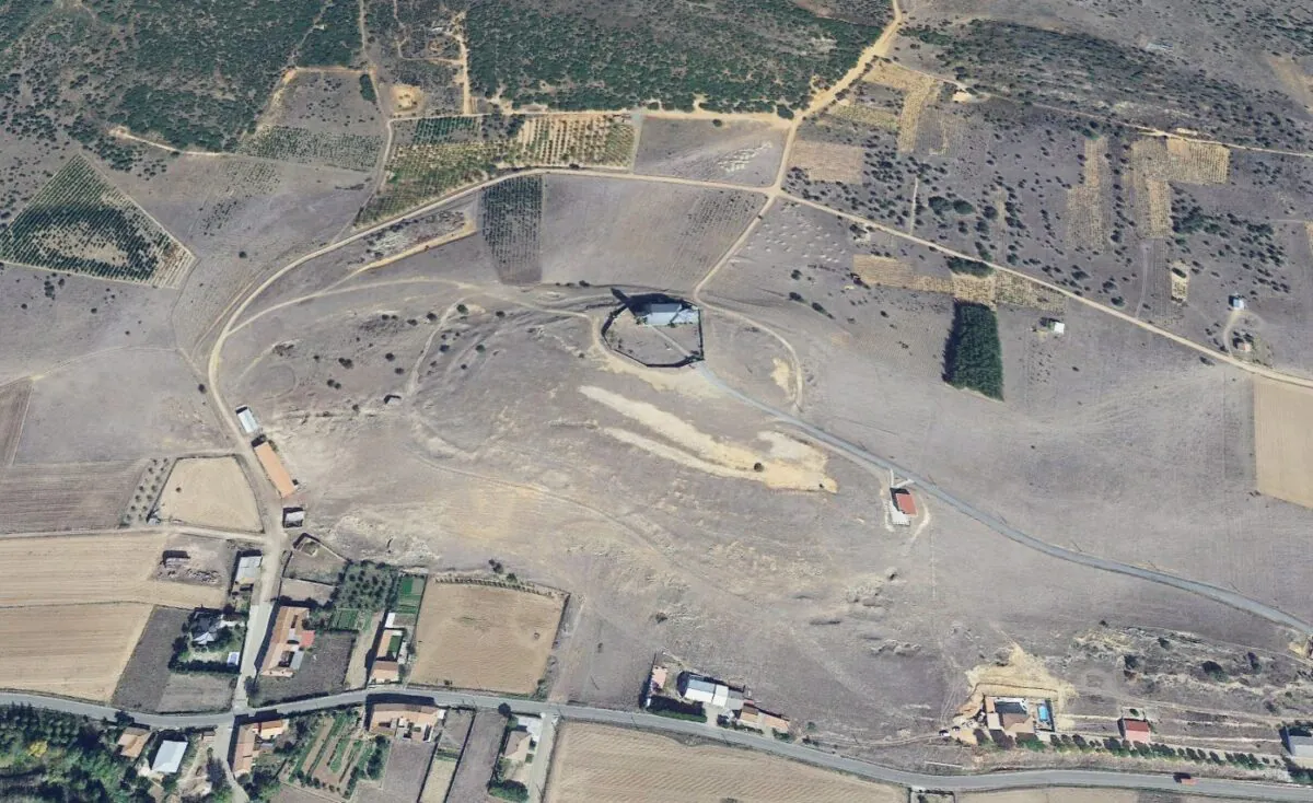 Vista del Castro en Castrotierra de la Valduerna. Google Earth