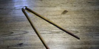 Mesories de la colección de Xandru González. En la parte final tienen un color rojizo que es un resto de decoración pictórica.