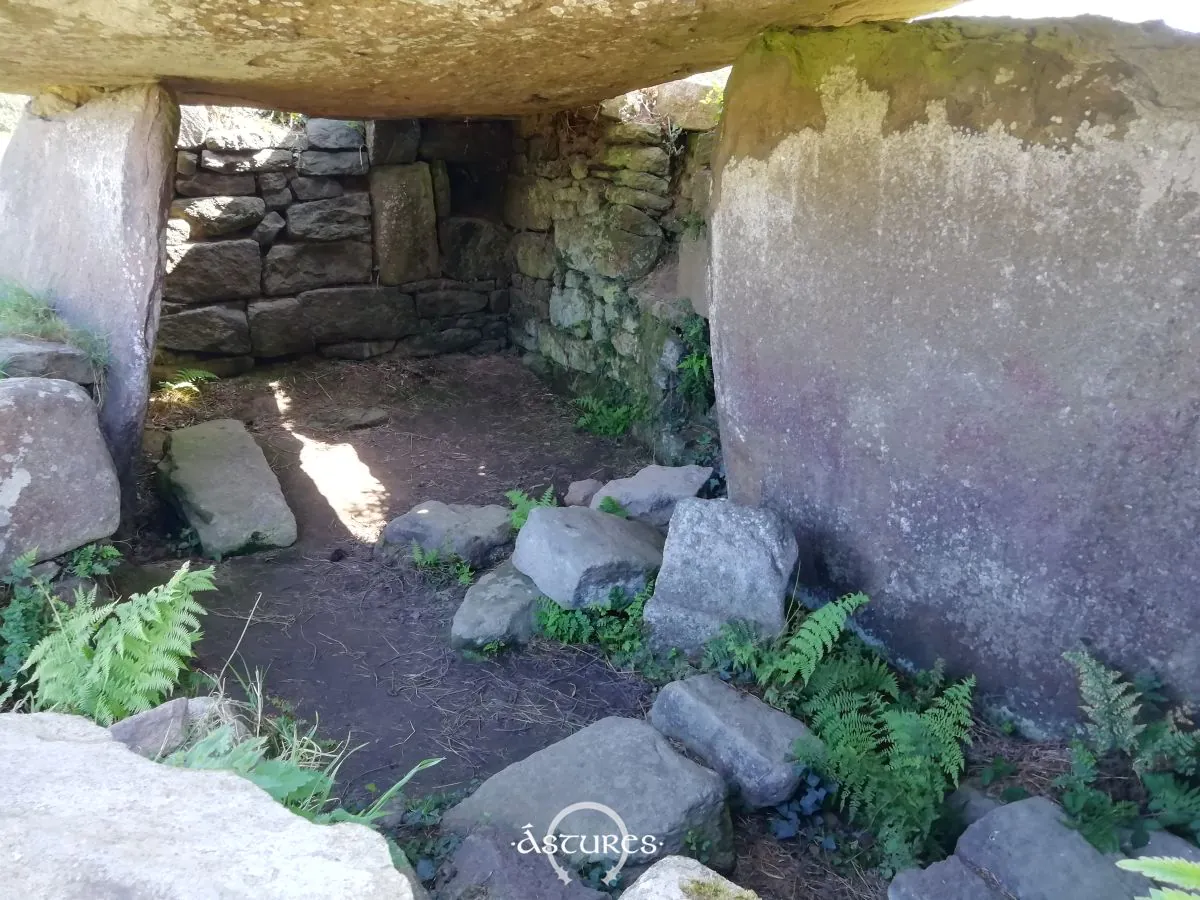 Dolmen de Kergunteuil por dentro. 2019