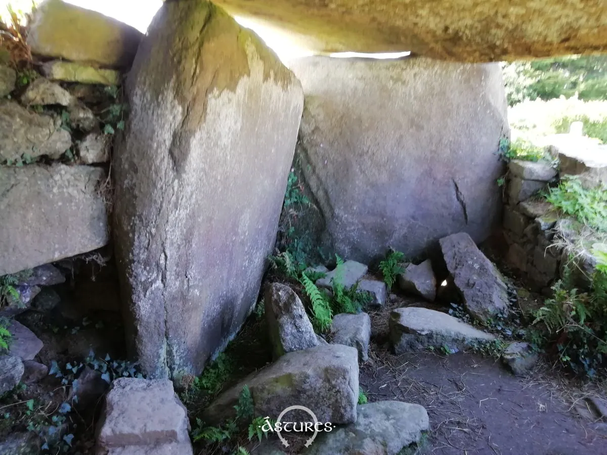Dolmen de Kergunteuil por dentro. 2019