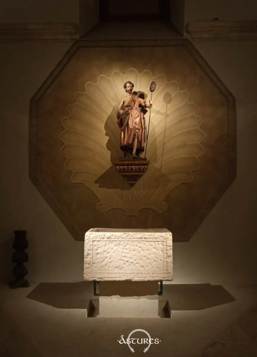 Pila bautismal de Santa María de la Corte. Uviéu / Oviedo. Labrum de época romana.