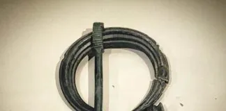 Fíbula en omega del castro de Llagú. Oviedo / Uviéu. Museo Arqueológico de Asturias.