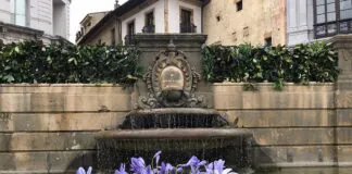 Enramado de la fuente de la catedral de Oviedo / Uviéu, San Juan 2025