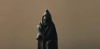 Figurilla de encapuchado de Astorga (¿genii cucullati?) Museo de los Caminos.