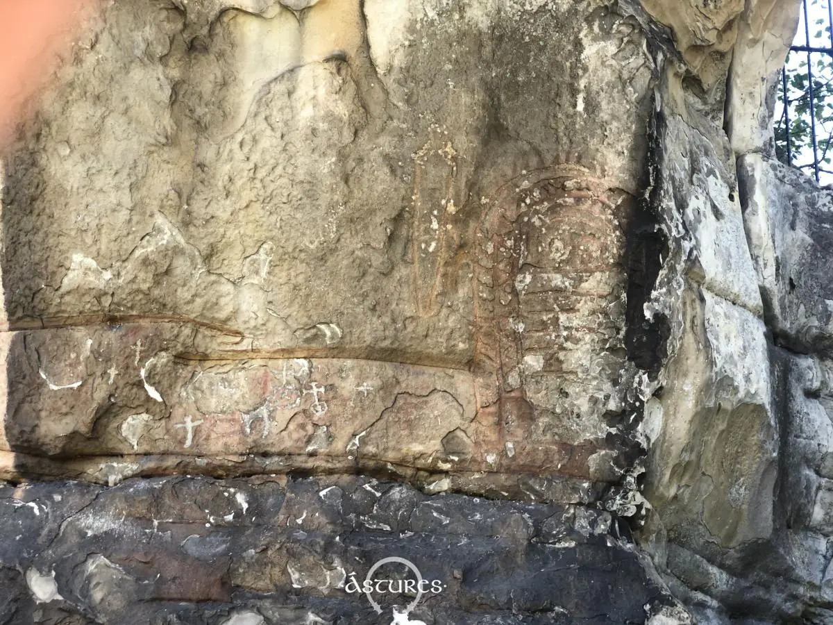 Ídolo, puñal, antropomorfos y cruciformes. Peña Tú