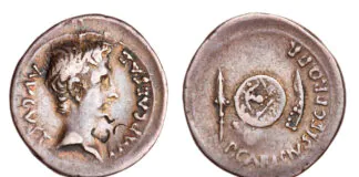 Denario de Emerita. P. Carisio. armamento astur. Foto. American Numismatic Society