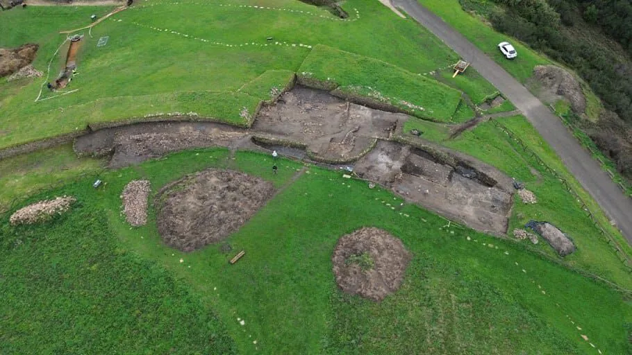 Vista aérea de las excavaicones de la Fase III de la campa Torres. Foto Museos arqueológicos Gijón / Xixón.