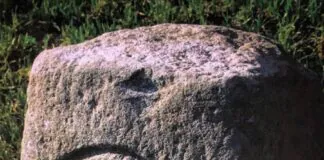 Estela de Picu Faéu. Foto de Ignacio Hevia Llavona