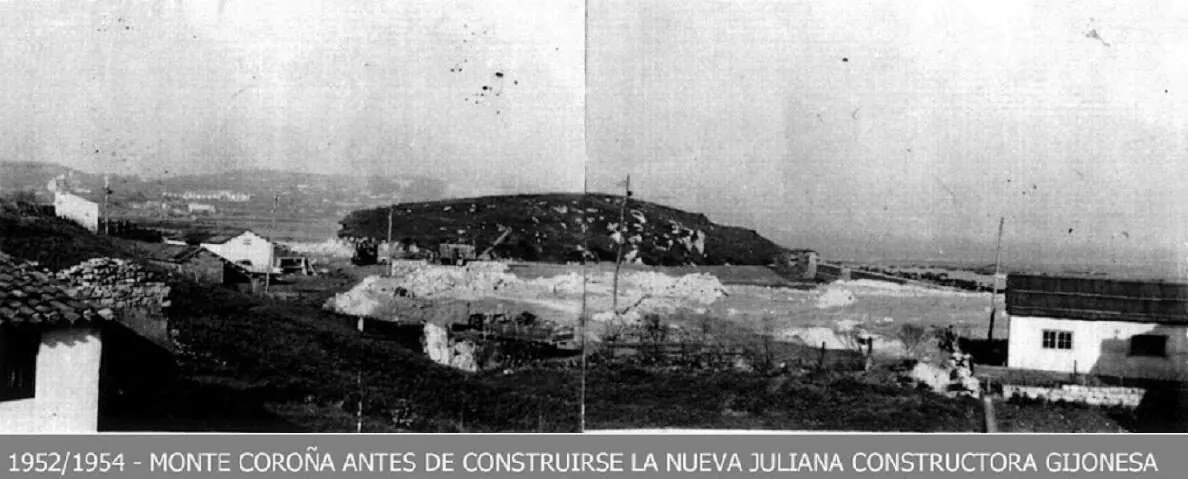 Monte Coroña desde tierra en 1954. En el flaco occidental aparece una especie de acantilado que puede ser natural, por la erosión marina. Es antes de que se construyera el astillero. Foto de Juliana Constructora Gijonesa, publicada en su Facebook